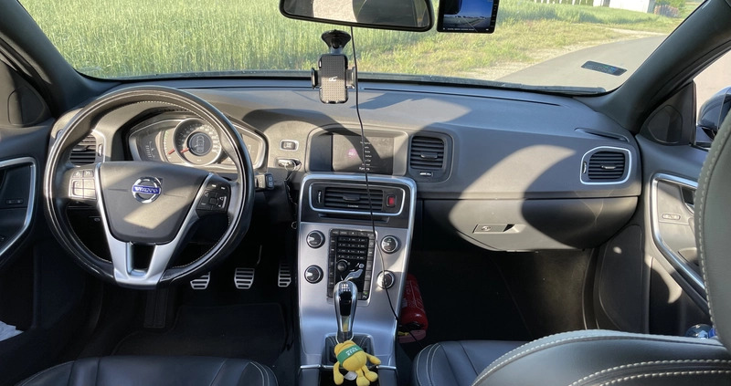 Volvo V60 cena 61999 przebieg: 190542, rok produkcji 2017 z Szczecin małe 172